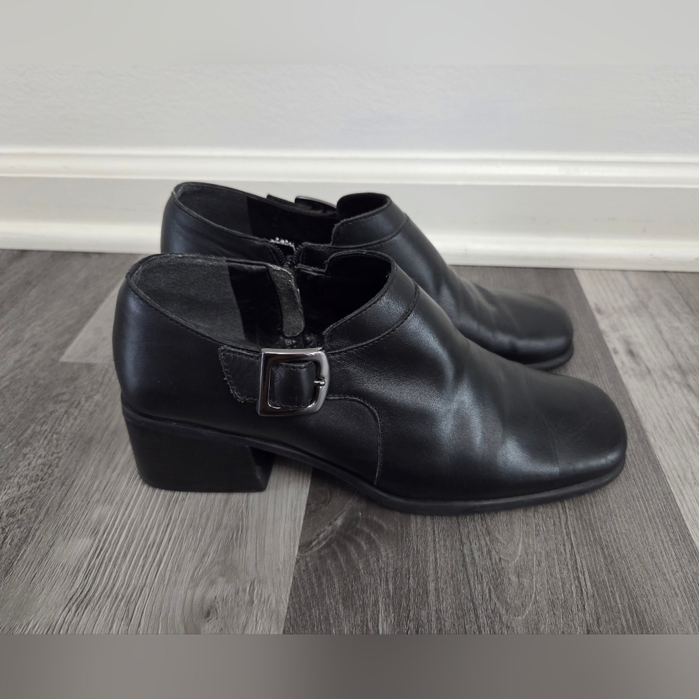 Easy Spirit Women's Leather Black Chunky Heel Shoes Sz. 7.5